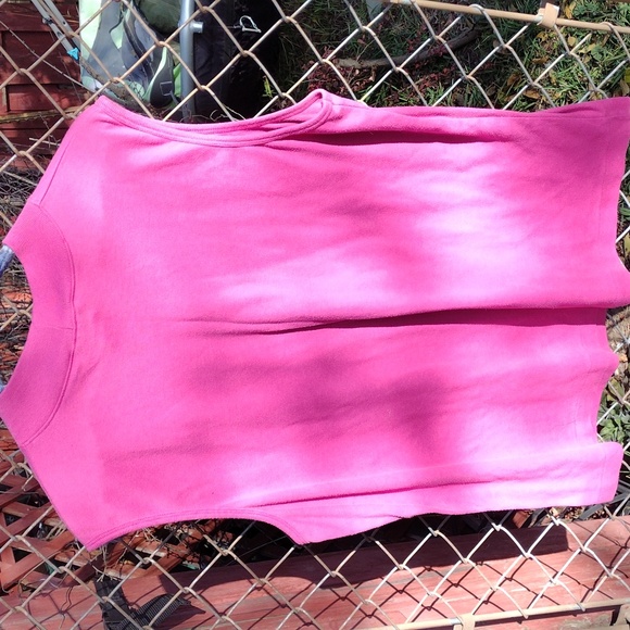 Tank or sleeveless top - Picture 4 of 5